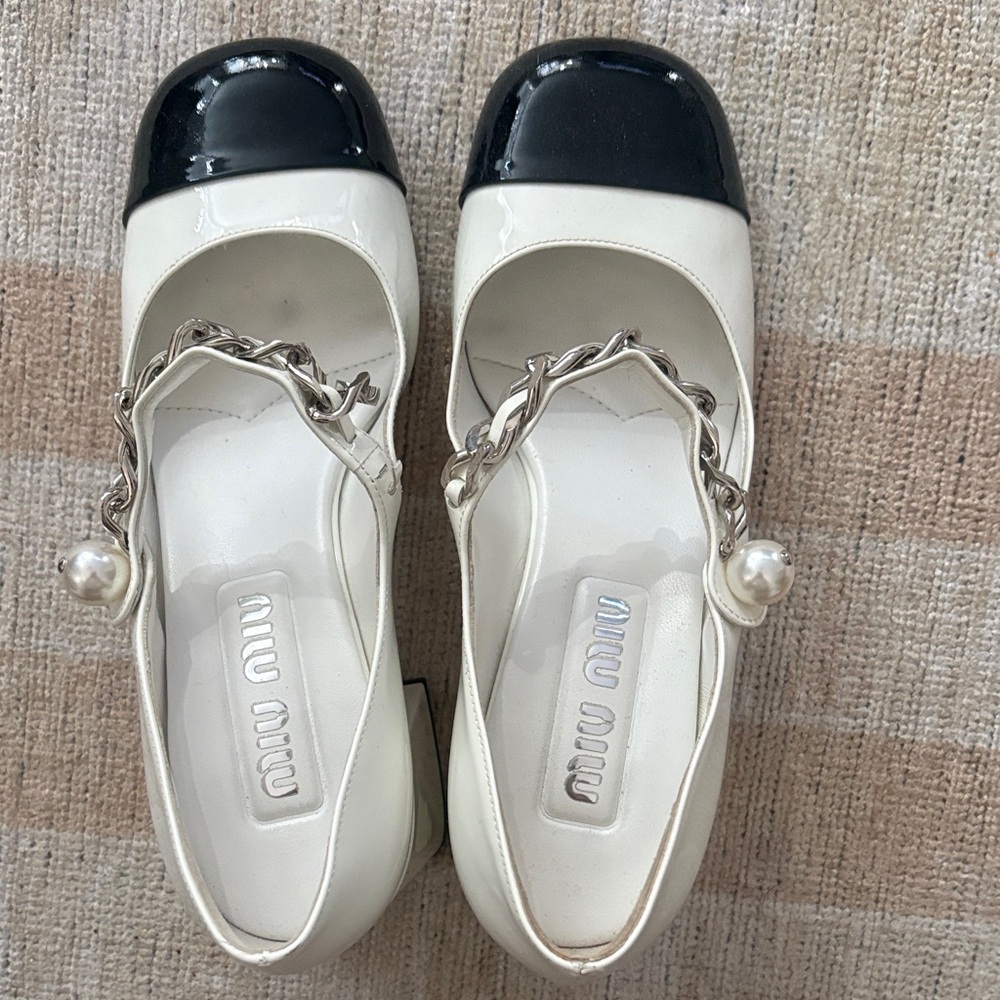 Miu Miu Black and Cream Flats with Chain Detail